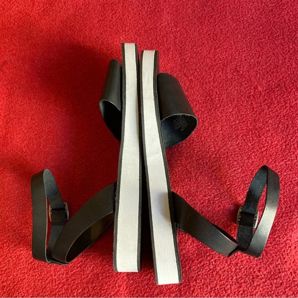 STEVE MADDEN SZ 9.5 Miley Ankle Strap Slip On Comfort Rubber Sole  Sandal - Picture 9 of 10